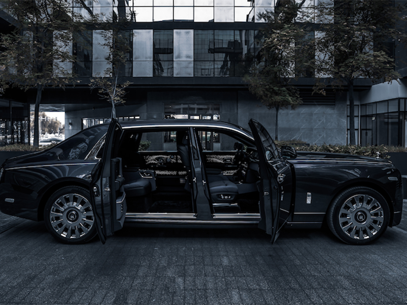 فانتوم تيمبوس النادرة من رولز رويس تصل إلى دبي